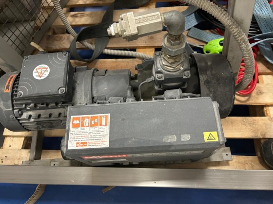 Busch RA 0040F Vacuum Pump Pic 01